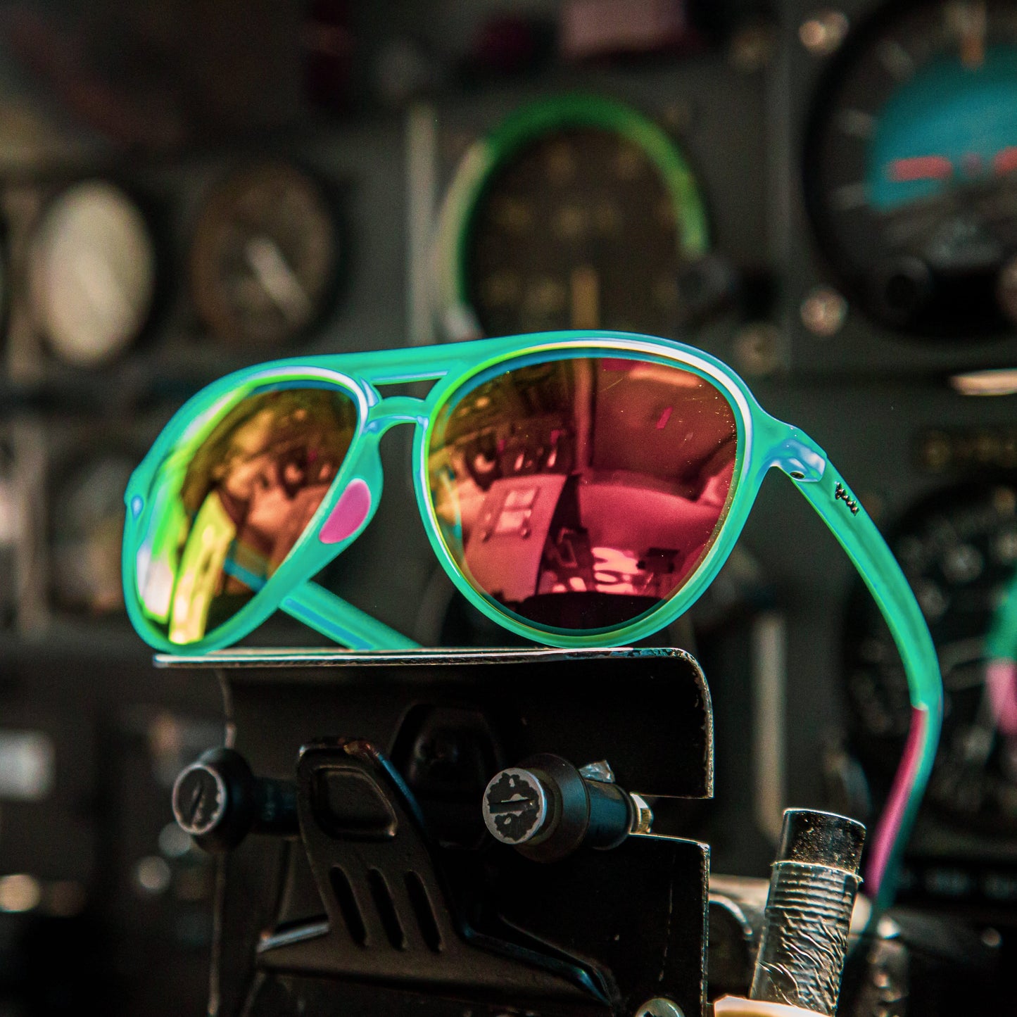 【MG】KITTY HAWKER’S RAY BLOCKERS